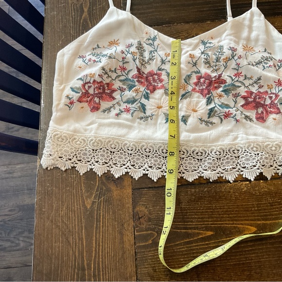 Floral Embroidered White Lace Trim Top - Picture 4 of 8